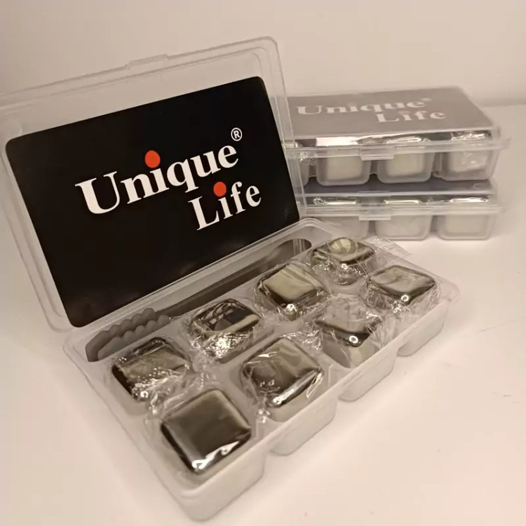 یخ استیل 8عددی مکعبی برند unique life به همراه انبر و جعبه نگهدارنده